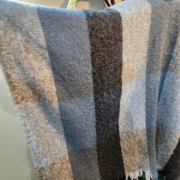 IGLOOS Beautiful Blues Striped Poncho - Picture 6 of 8